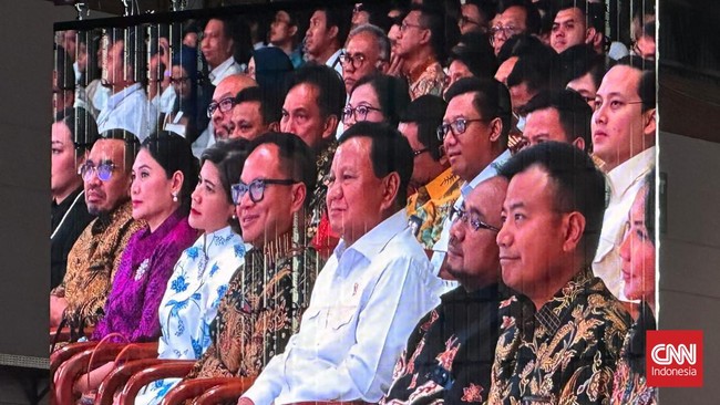 Prabowo Subianto menghadiri perayaan natal pegawai BUMN pada Senin (15/1) usai menyindir direksi perusahaan pelat merah keenakan karena dapat backingan.