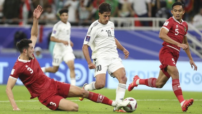 Timnas Indonesia tertinggal dari Irak pada babak pertama laga fase grup Piala Asia 2023 (2024) yang berlangsung di Stadion Ahmad Bin Ali, Senin (15/1).