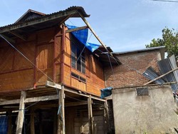 7 Rumah Warga di Tongko Enrekang Porak-poranda Diterjang Angin Kencang