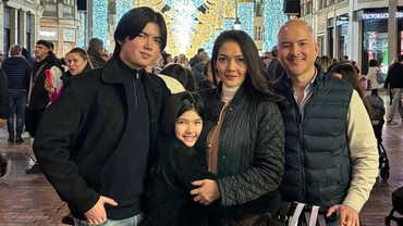 7 Potret Sean Anak Olla Ramlan Akrab Bareng Ibu Sambung & Adik Liburan di Spanyol