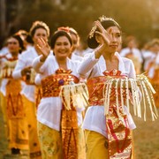 5 Sifat dan Kebiasaan yang Dimiliki Orang Bali, Bikin Para Turis Nyaman saat Berwisata!