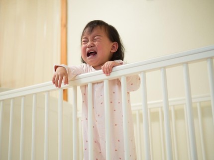 Anak Usia 2 Tahun Sering Menangis Tengah Malam Tanpa Sebab? Begini Penanganannya