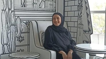 Sempat Kuras Tabungan demi Lunasi KPR, Andhara Early Kini Makin Religius