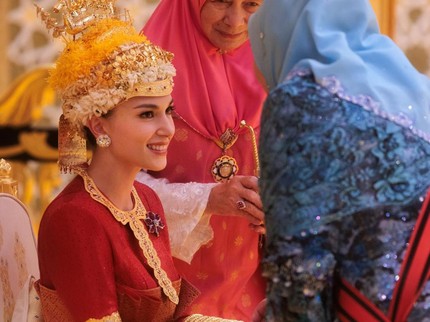 Terpopuler: Potret Anggun Anisha Rosnah Isa Kalebic Istri Pangeran Mateen