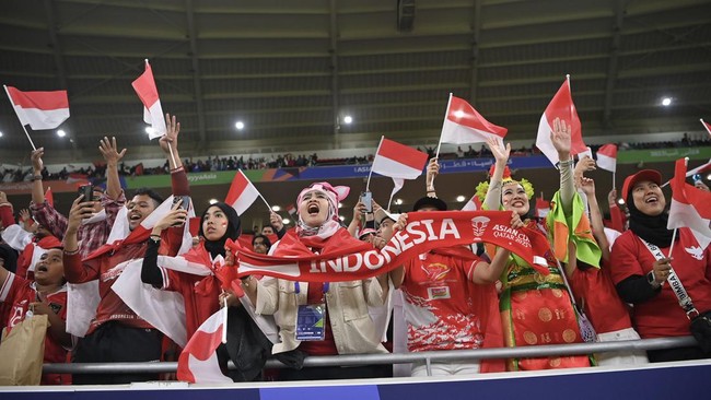 Timnas Indonesia akan menghadapi Irak dan Filipina pada Kualifikasi Piala Dunia 2026. Berikut harga tiket terusan untuk dua laga tersebut.