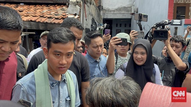 Gibran belum mau membeberkan persiapan pelaksanaan program makan siang gratis seandainya ia dan Prabowo menang Pilpres 2024.