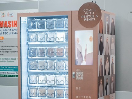 Unik Bun! Kisah di Balik Bisnis Hijab Vending Mechine di Stasiun MRT Bundaran HI