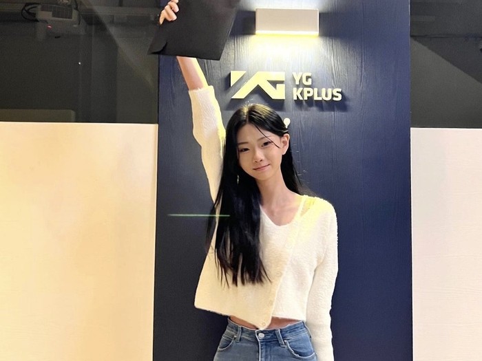 Ia memulai debutnya sebagai model runway pada Seoul Fashion Week 2023, hanya selang 3 bulan sejak bergabung dengan agensi./ foto: instagram.com/oph_117