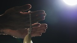 Bacaan Doa Malam 1 Suro, Lengkap dengan Niat dan Artinya