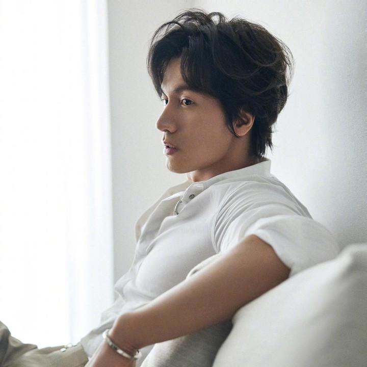 <p>Meski hampir berkepala lima, penampilan Jerry Yan masih terlihat awet muda. Ia banyak mencuri hati para penggemar lewat parasnya yang tampan. (Foto: Dok. Weibo Jerry Yan)</p>