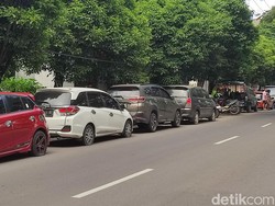 Dishub Palembang Gembosi Ban Mobil-Angkut Motor gegara Parkir Liar