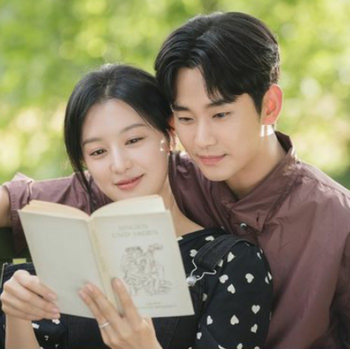 Kim Soo Hyun dan Kim Ji Won dalam Drakor Queen of Tears/Foto: instagram.com/tvn_drama