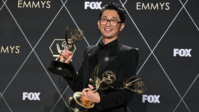 Lee Sung Jin selaku kreator singgung potensi Beef lanjut ke season 2 usai banyak menang di Golden Globe hingga Emmy Awards 2023.