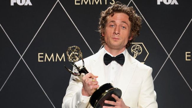 Aktor Jeremy Allen White dilirik menjadi musisi Bruce Springsteen dalam proyek film terbaru berjudul Deliver Me From Nowhere.
