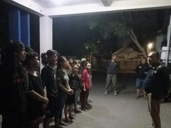 Pesta Miras Bawa Balita, Pasutri Pengamen di Gresik Diamankan Satpol PP