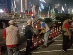 Bendera Parpol di Stick Cone Jalur Sepeda Flyover Rasuna Said Jaksel Dicopot