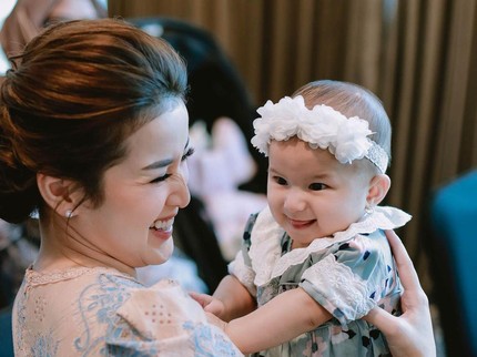 7 Potret Cantiknya Istri dan Putri Pesinetron Handika Pratama yang Berwajah Bule