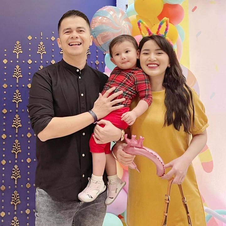 <p>Aktor tampan Handika Pratama menikah dengan Rosiana Dewi pada 20 Desember 2020, Bunda. Dari pernikahan ini, keduanya pun dikaruniai seorang bayi perempuan. (Foto: Instagram: @handikapratama20)<br /><br /><br /></p>