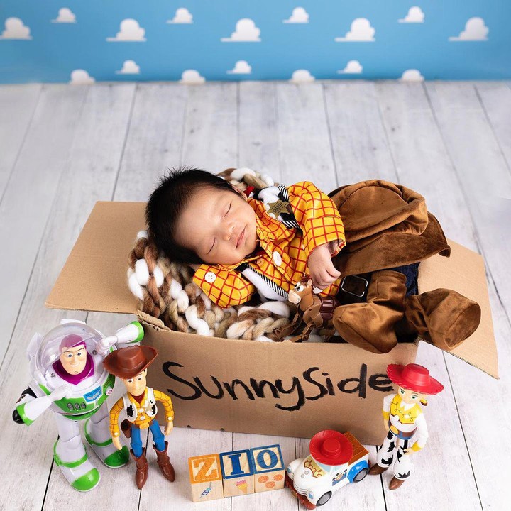 <p>Kenizio Alluca Perdana putra kedua Ricky Perdana lahir pada 19 Juni 2023. Ia pun melakukan <em>photoshoot newbor</em>n dengan tema Toy Story. "Hai Om dan <em>Onty</em>. Namaku Zio," tulis Ricky melengkapi potret sang anak. (Foto: Instagram: @rickyperdana06)</p>