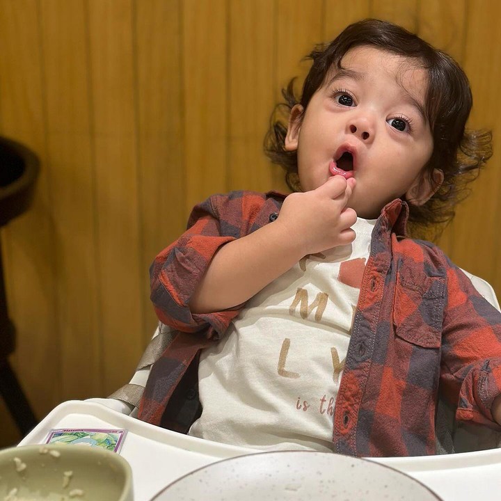 <p>"Aduh gantengnya sayangnya <em>aunty</em>," kata seorang netizen dengan emotikon kecupan. "<em>MasyaAllah</em> lucu banget dedek Zhafi," tutur netizen lainnya. (Foto: Instagram: @fairuzarafiq)</p>