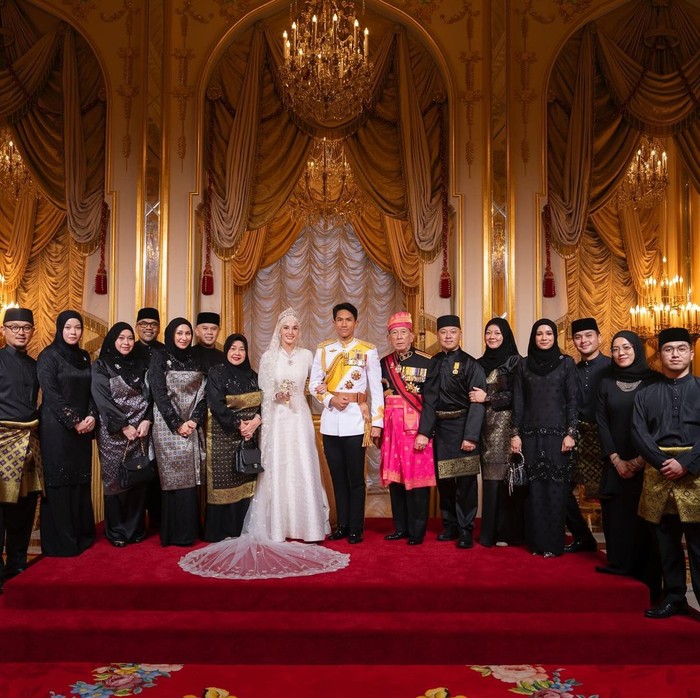 Outfit Keluarga Kerajaan Brunei di Pernikahan Pangeran Mateen