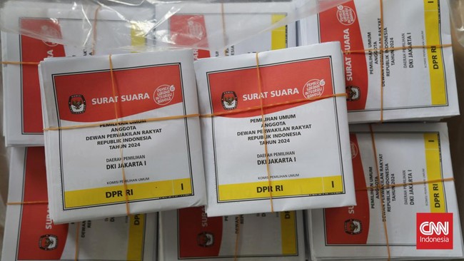 Selain undangan bentuk fisik yang akan dikirim petugas penyelenggara pemilu, KPU menyatakan pemilih juga bisa mengecek statusnya di laman cekdptonline.kpu.go.id