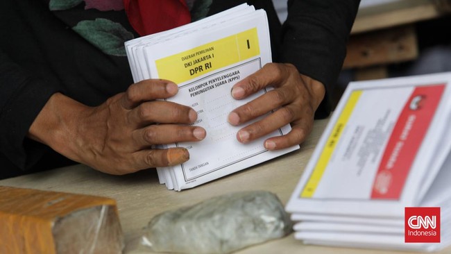 Ada lima surat suara yang akan diberikan kepada pemilih di Pemilu 2024. Tiga di antaranya adalah surat suara calon anggota legislatif.