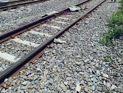 Nyawa Ade Melayang Usai Tertemper KA Bandung Raya di Jembatan Opat Kircon