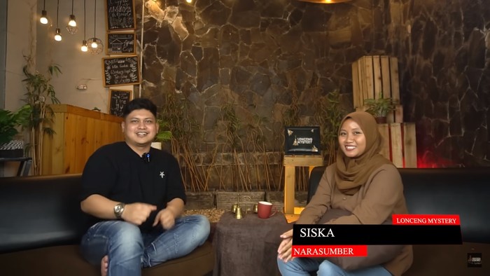 Siska yang bercerita pernah terjebak dalam sekte pengabdi setan di Kota Malang dan sempat menjadi tumbal.