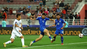 FOTO: Main Indah, Thailand Gilas Kirgistan di Piala Asia