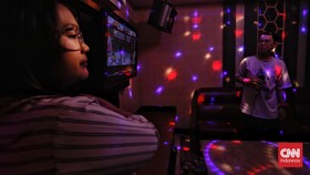 FOTO: Jerit Karaoke Ibu Kota Kala Pajak Hiburan Naik Jadi 40 Persen
