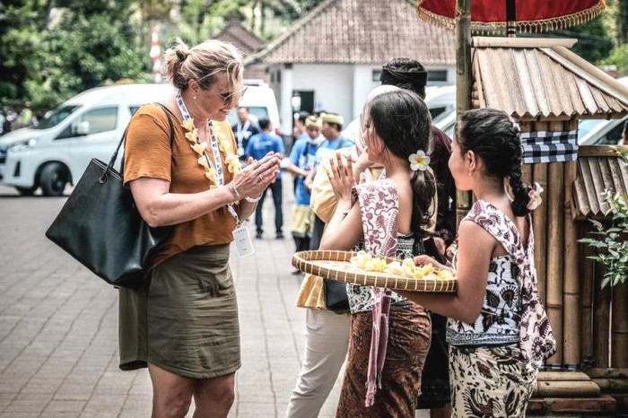 5 Sifat dan Kebiasaan Orang Bali yang Membuat Turis Nyaman