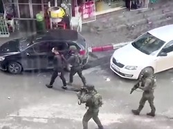 Momen Militer Israel Gunakan Warga Palestina sebagai Tameng
