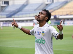 Rumor Dilirik Borneo FC, Ini Jawaban Top Skor PSIM Jogja Ari Maring