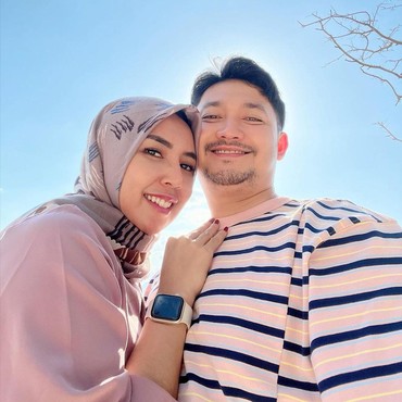 7 Potret Angga Wijaya Eks Suami Dewi Perssik Bahagia Istri Baru Hamil