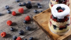 img-title Resep Mudah Bikin English Trifle, Kudapan Enak untuk Musim Hujan