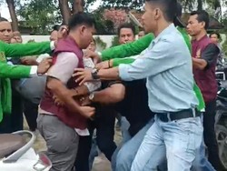 Viral Mahasiswa Bima Dipukuli Dosen gegara Orasi Tanyakan Dana PIP