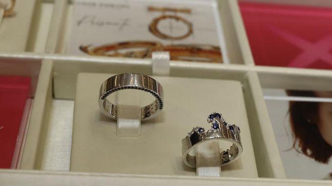 Jika selama ini cincin selalu diartikan sebagai semua hubungan serius menuju pernikahan. Padahal tiap perjalanan hubungan sah saja jika dirayakan dengan cincin. 