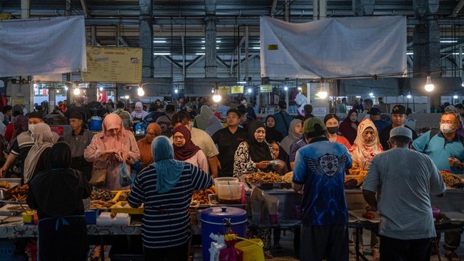 FOTO: Melancong Sambil Mengintip Keseharian Warga Brunei Darussalam