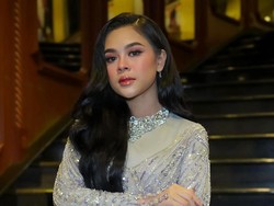 Lirik Melly Lee - Tajamnya Karang