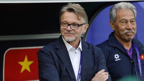Asisten Pelatih Vietnam Bongkar Alasan Troussier Harus Hengkang