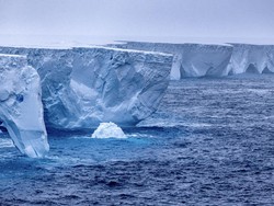 A23a, Gunung Es Terbesar di Dunia yang Ukurannya 6 Kali Jakarta!