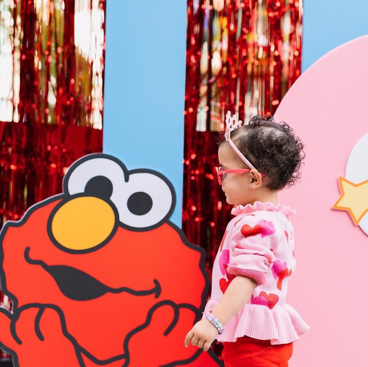 <p>Di perayaan putrinya kali ini, Priyanka dan Nick menggelar pesta ulang tahun yang spesial. Mereka membuat pesta bertema karakter serial anak-anak<em> Sesame Street</em> yaitu Elmo. (Foto: Instagram @nickjonas)</p>