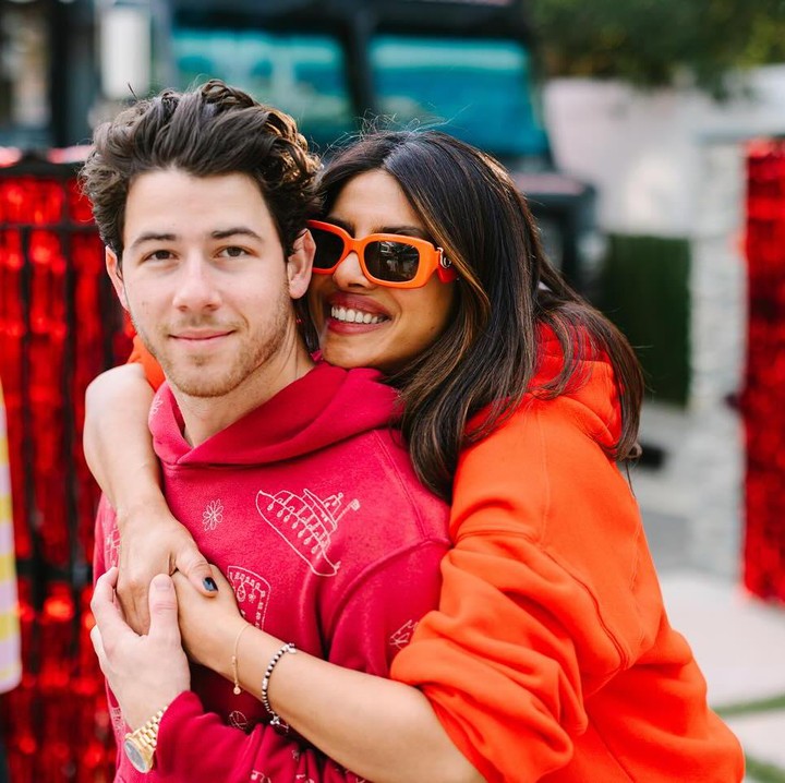 <p>Pasangan Nick Jonas dan Priyankan Chopra tengah diselimuti kebahagiaan. Putri kecil mereka, Malti Marie genap berusia 2 tahun.<em> "Our little angel is 2 years old</em> (Malaikat kecil kami suda berusia 2 tahun)," tulis Nick Jonas dalam unggahannya. (Foto: Instagram @nickjonas)</p>