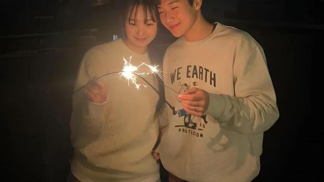 あなたを興奮させ、これまで関係が続いた韓国のデート番組カップルのシリーズをチェックしてください