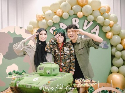7 Potret Ulang Tahun Putra Bungsu Donita, Unik Bertema TNI AD Bun