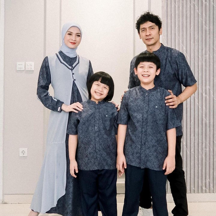 <p>Artis cantik Donita menikah dengan Adi Nugroho pada tahun 2014, Bunda. Dari pernikahan ini, keduanya pun dikaruniai dua orang putra. Kini, keduanya sudah beranjak besar, Bunda. (Foto: Instagram: @donitabhubiy)</p>
