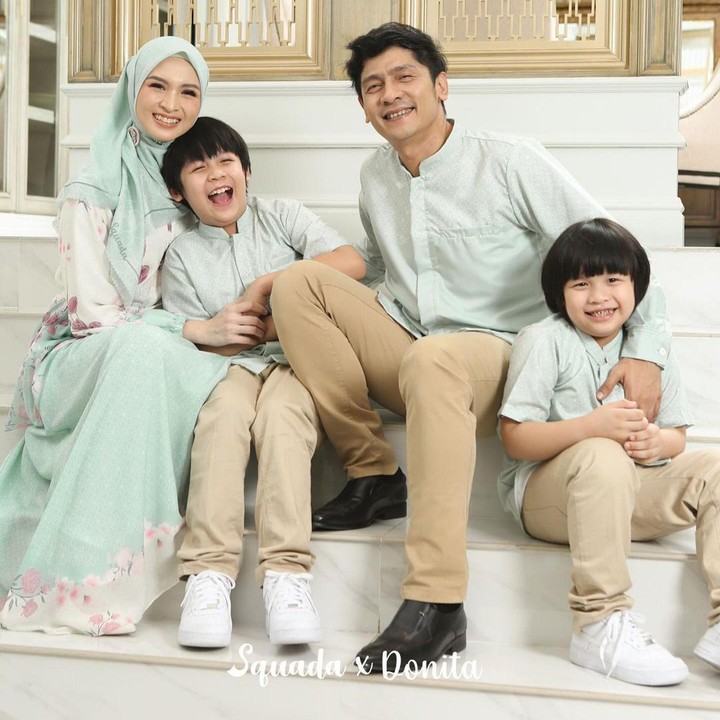 <p>Anak pertamanya yang bernama Athariz Alfarizqi Svarga Nugroho lahir pada November 2015. Sedangkan putra bungsunya yang bernama Parvaiz Fazerel Shaquil Nugroho lahir pada Januari 2018. (Foto: Instagram: @donitabhubiy)</p>