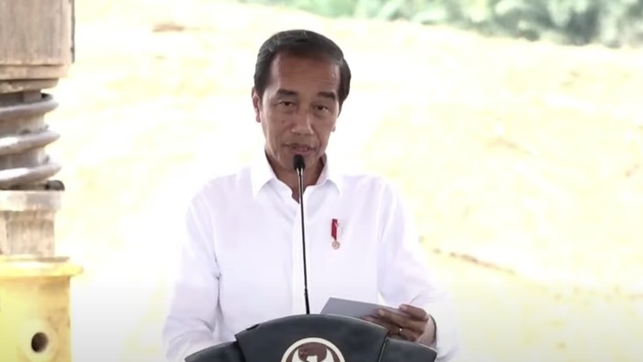 Presiden Joko Widodo saat groundbreaking Masjid Negara di Ibu Kota Nusantara (IKN), Kalimantan Timur, Rabu (17/1/2023). (YouTube/Sekretariat Presiden)