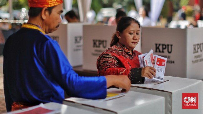 KPU tengah merancang patokan tentang jumlah pemilih nan mencoblos di tiap tempat pemungutan bunyi (TPS) saat Pilkada 2024.